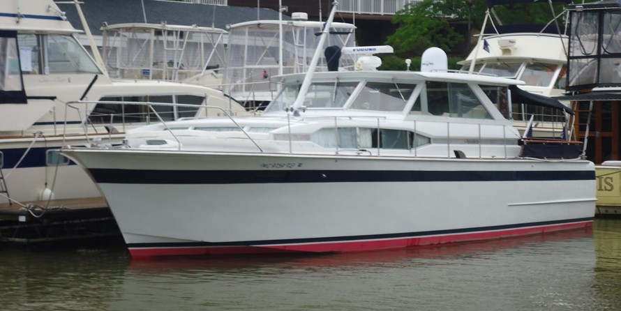Chris-Craft Roamer Regal Sedan