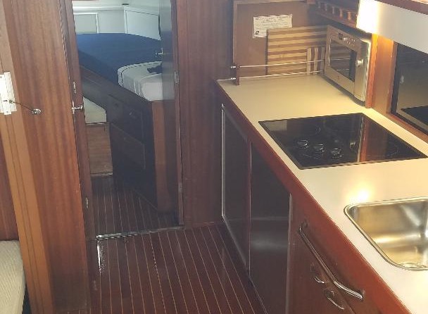 Chris-Craft Roamer Regal Sedan