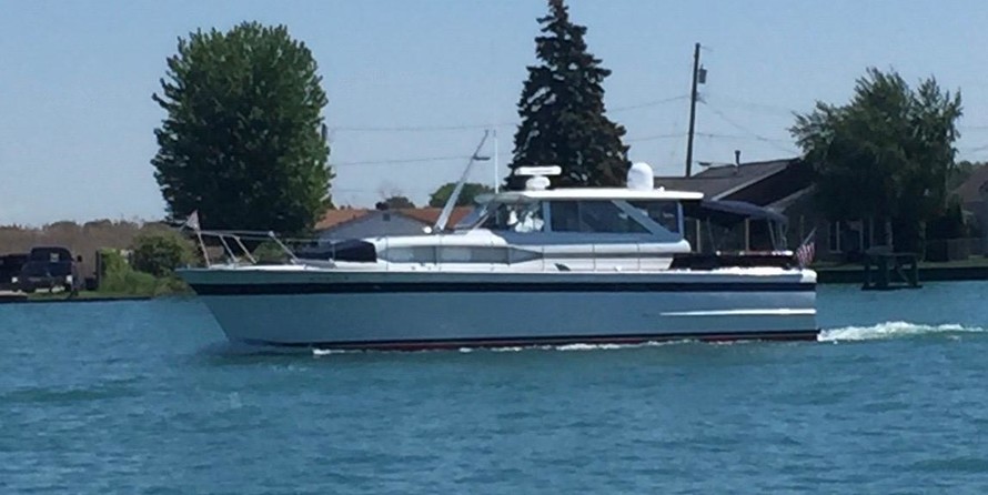 Chris-Craft Roamer Regal Sedan