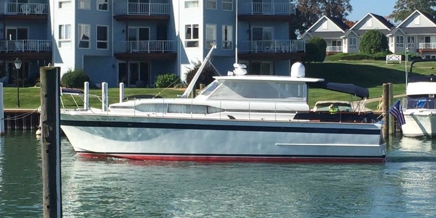 Chris-Craft Roamer Regal Sedan