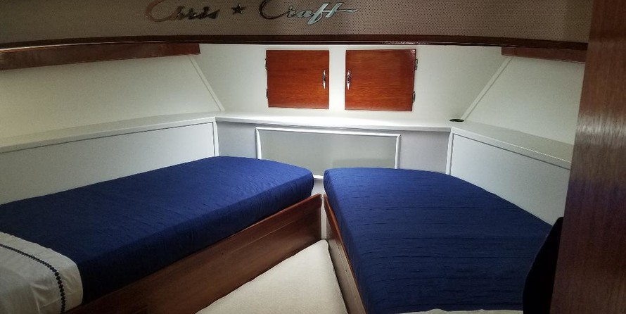 Chris-Craft Roamer Regal Sedan