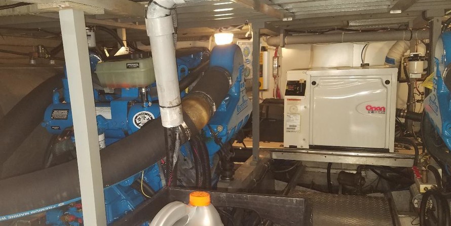 Chris-Craft Roamer Regal Sedan