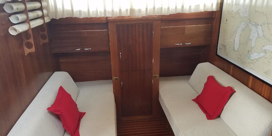 Chris-Craft Roamer Regal Sedan