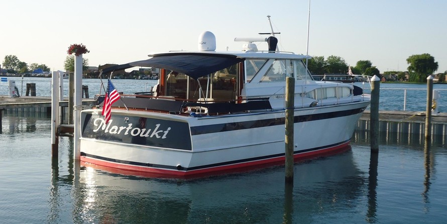 Chris-Craft Roamer Regal Sedan