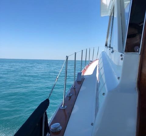 Chris-Craft Roamer Regal Sedan