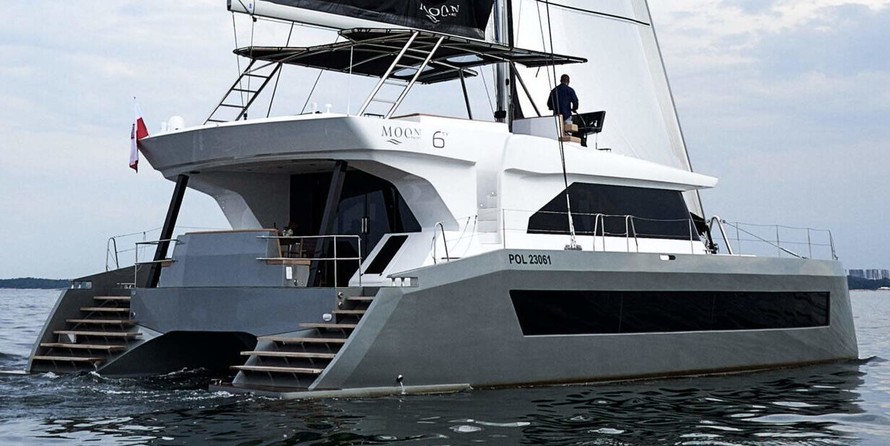 Luxury motor yacht pearl 60