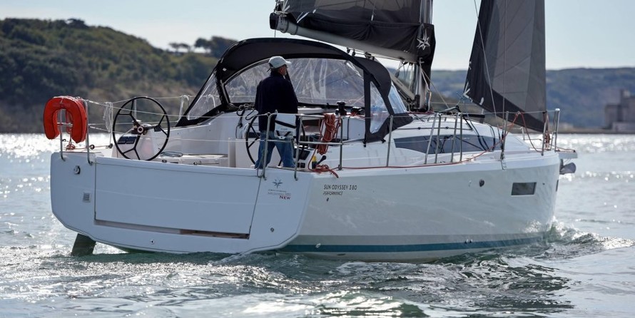 Sun Odyssey 380