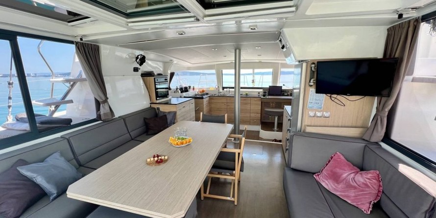 Bali catamarans 4.0 lounge