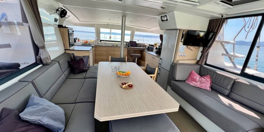 Bali catamarans 4.0 lounge