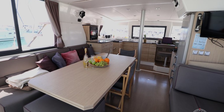 Bali catamarans 4.0 lounge