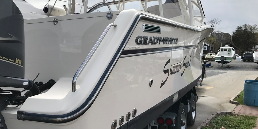 Grady-White Freedom 335