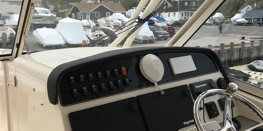 Grady-White Freedom 335