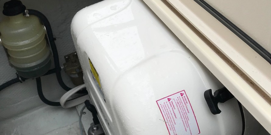 Grady-White Freedom 335