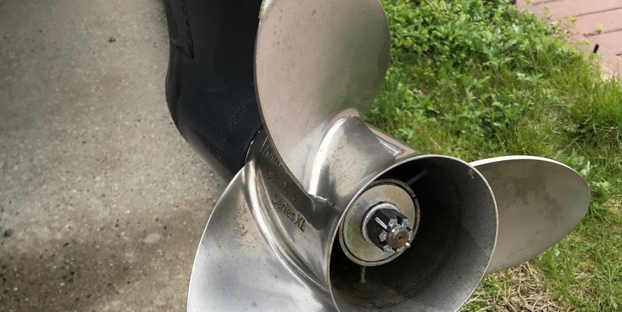 Grady-White Freedom 335