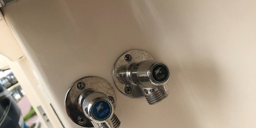 Grady-White Freedom 335