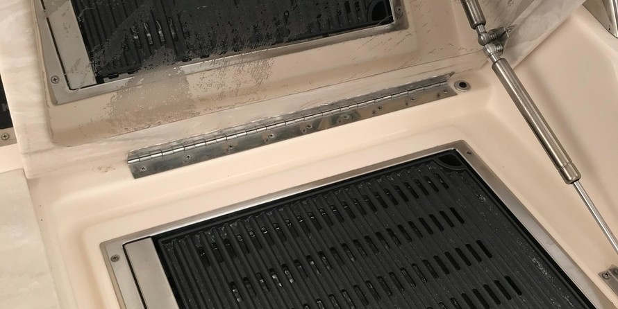 Grady-White Freedom 335