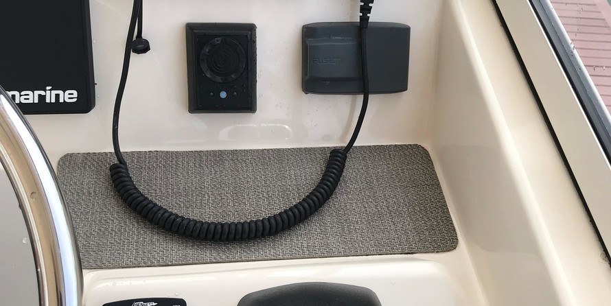 Grady-White Freedom 335