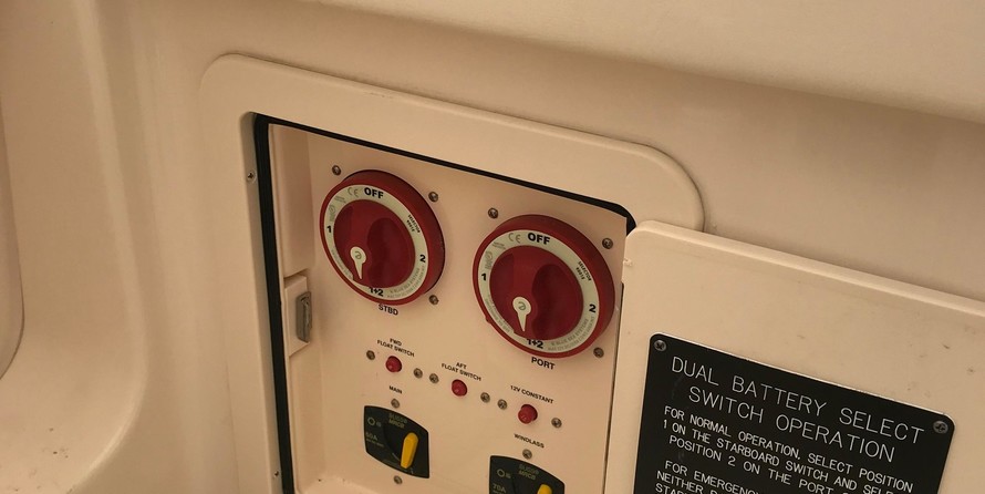 Grady-White Freedom 335