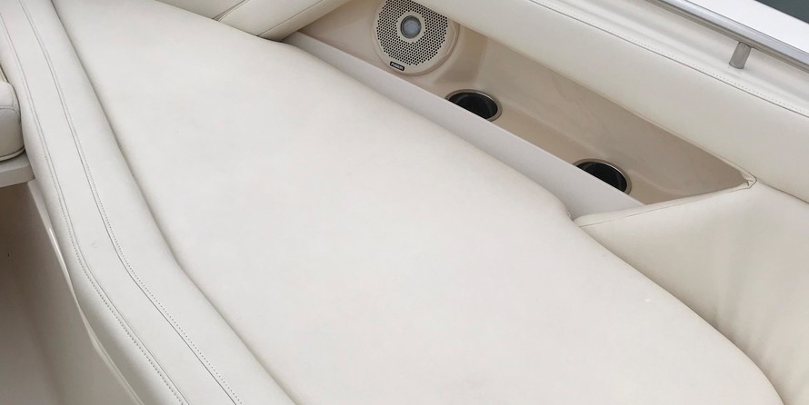 Grady-White Freedom 335