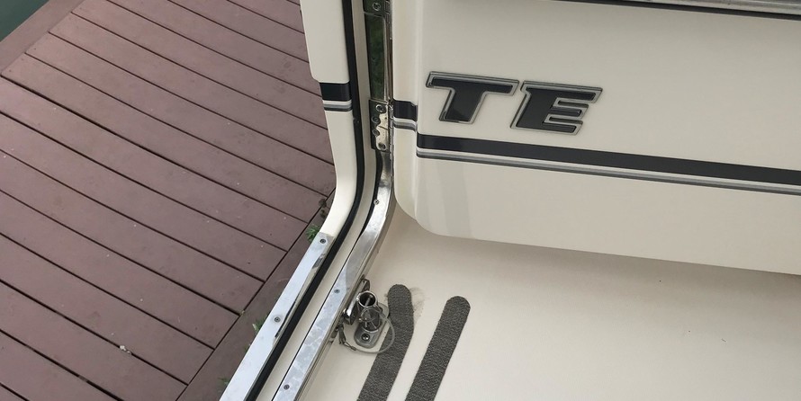 Grady-White Freedom 335