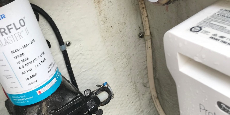 Grady-White Freedom 335