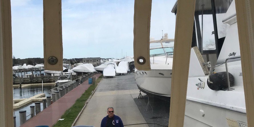 Grady-White Freedom 335