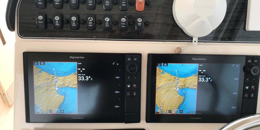 Grady-White Freedom 335