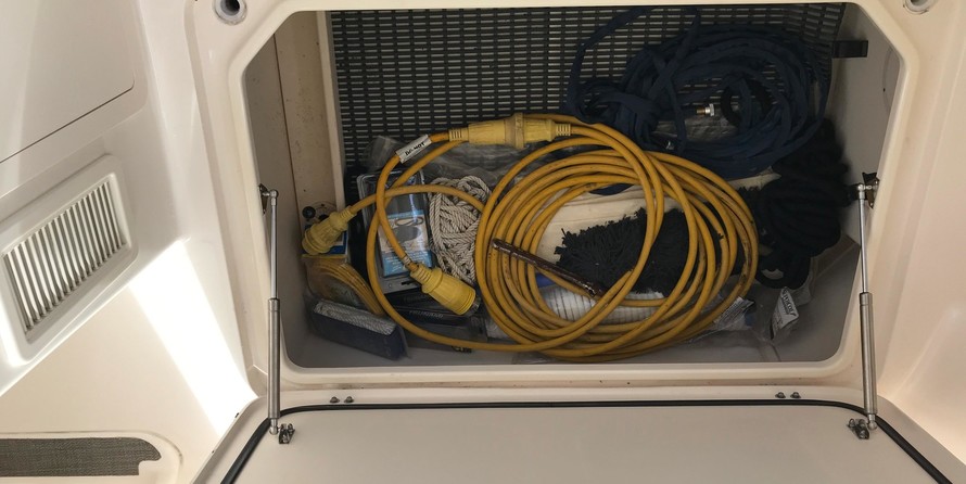 Grady-White Freedom 335