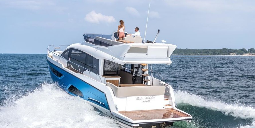Sealine F430
