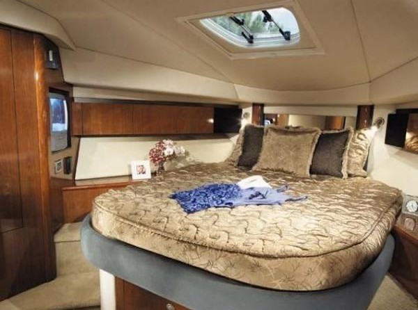 Sea ray 420 sedan bridge