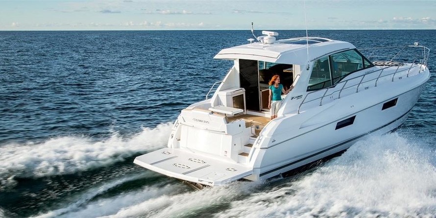 Cruisers Yachts 48 Cantius