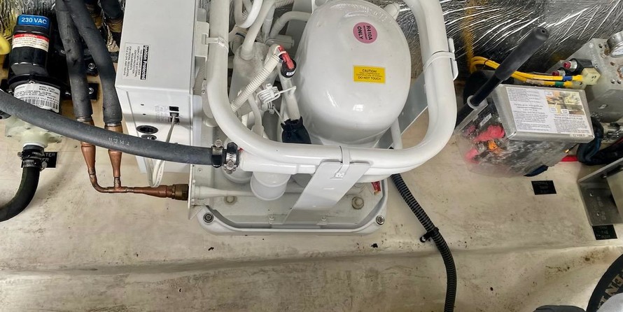 Cruisers Yachts 48 Cantius