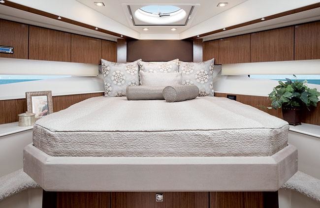 Cruisers Yachts 48 Cantius