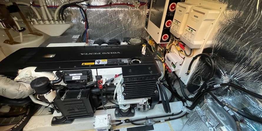 Cruisers Yachts 48 Cantius