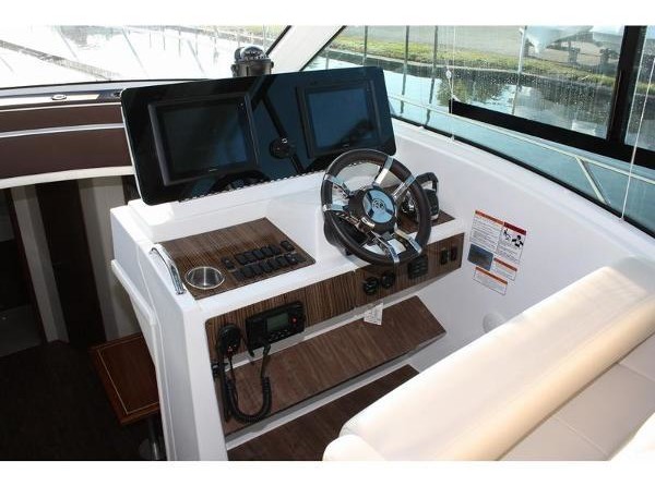 Cruisers Yachts 48 Cantius