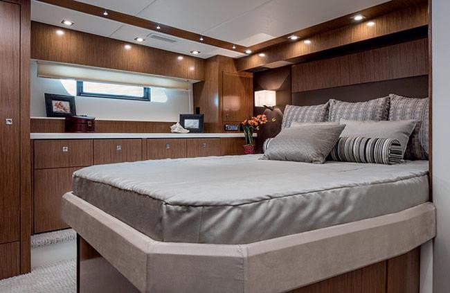 Cruisers Yachts 48 Cantius