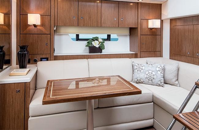 Cruisers Yachts 48 Cantius