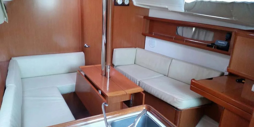 Beneteau Oceanis 37