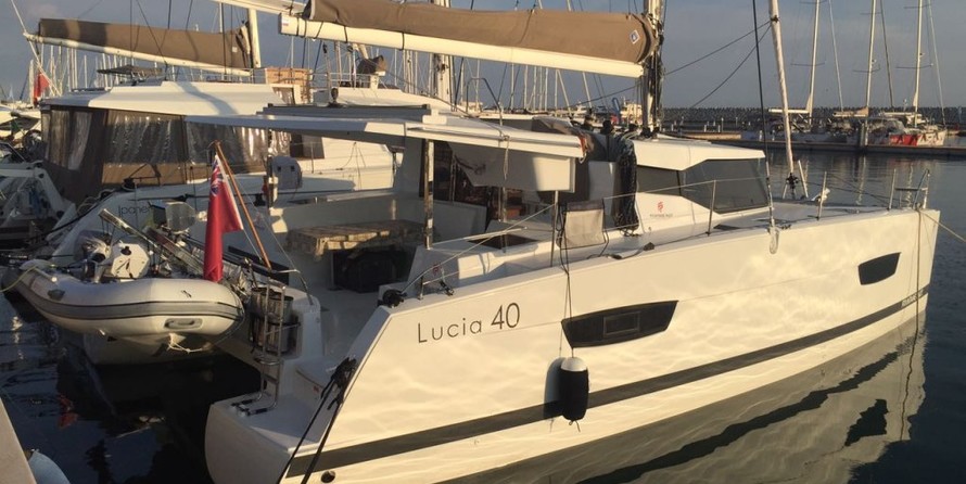 Fountaine Pajot Lucia 40