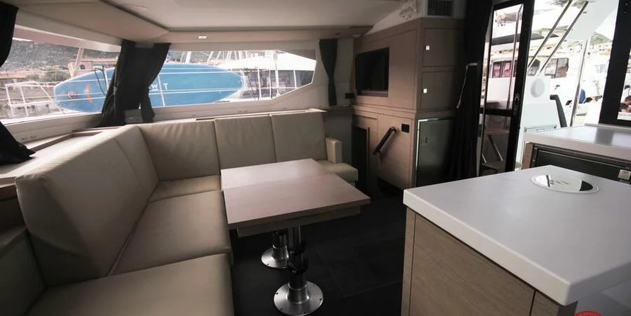 Fountaine Pajot Saona 47