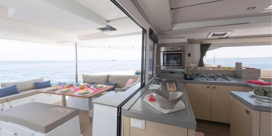 Fountaine Pajot Saona 47