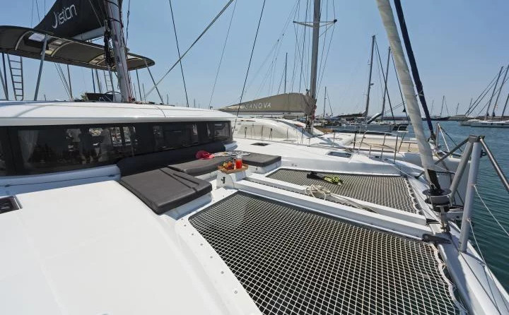 Lagoon 46 A/C &amp; GEN