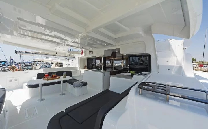 Lagoon 46 A/C &amp; GEN