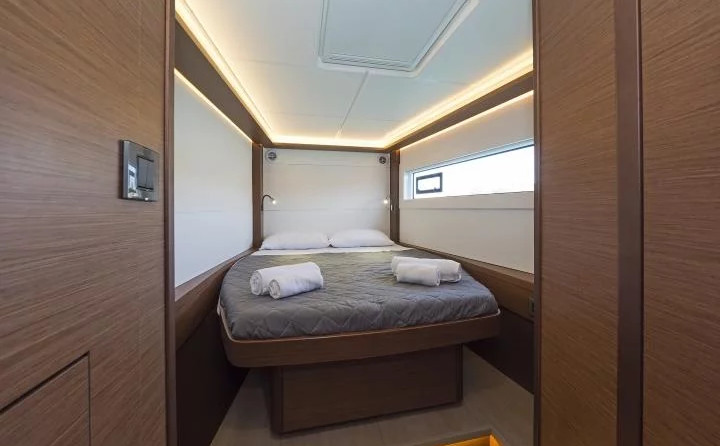 Lagoon 46 A/C &amp; GEN