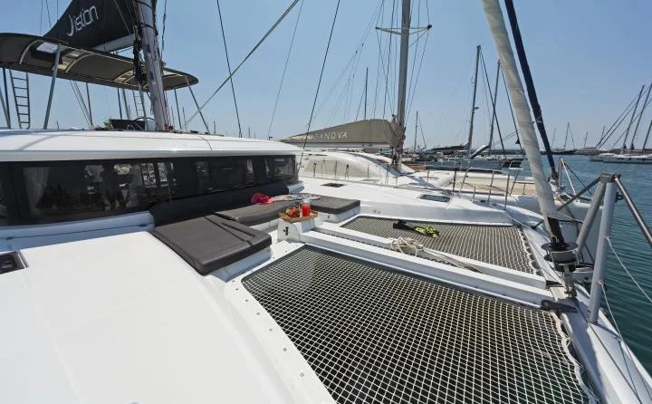 Lagoon 46 A/C &amp; GEN