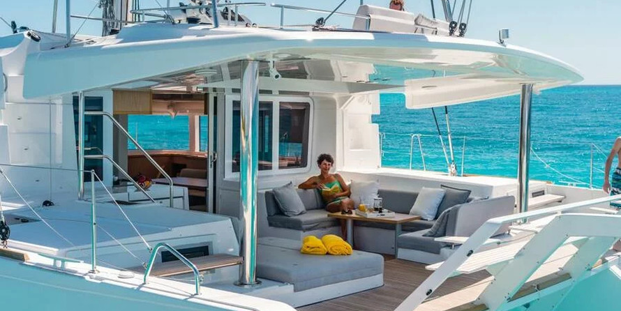 Lagoon 52