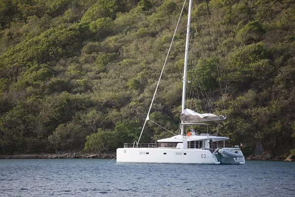 Lagoon 52
