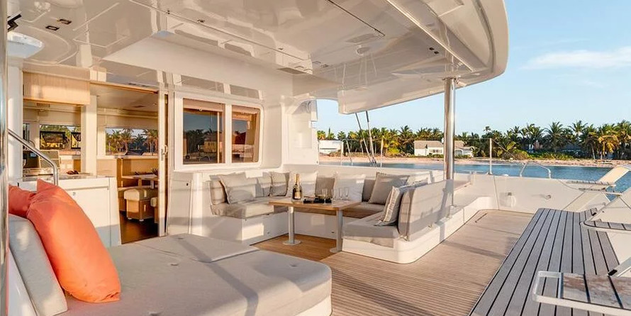 Lagoon 52