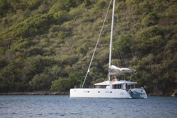 Lagoon 52