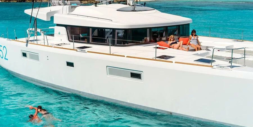 Lagoon 52